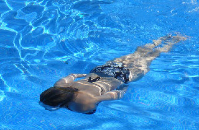 Sute de elevi din Bucuresti vor beneficia de cursuri gratuite de inot