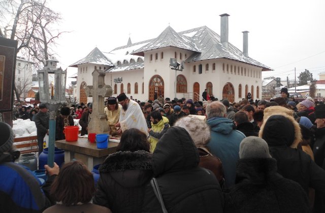 Bisericile ar putea fi inchise din cauza coronavirusului