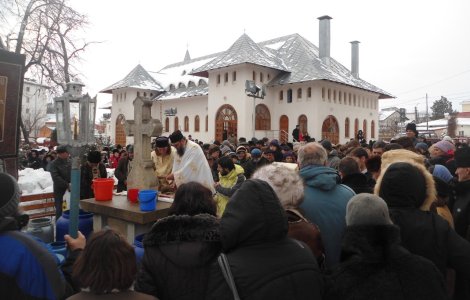 Bisericile ar putea fi inchise din cauza coronavirusului