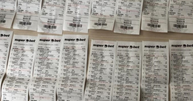 Socant. Si-a omorat copilul de 6 ani pentru ca i-a aruncat biletul la pariuri