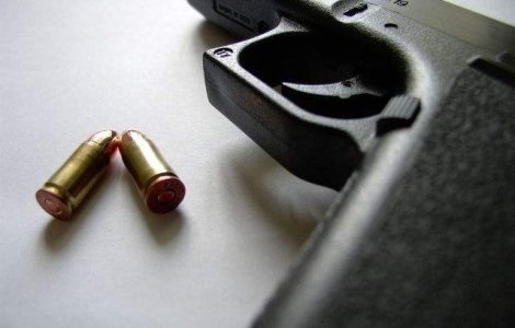 Impuscat mortal in cap, pe strada. Politia cauta criminalii