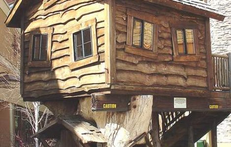 A dat vila din Londra pe casa din copac