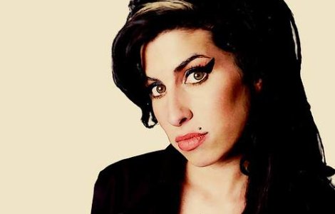 Amy Winehouse a furat droguri de la Kate Moss