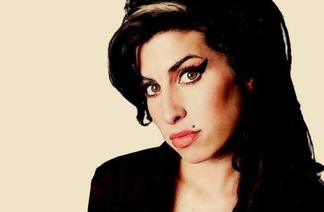Amy Winehouse a furat droguri de la Kate Moss