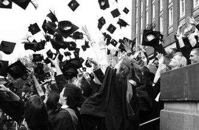 Studentii cu diplome de la &#39;Spiru Haret&#39; nu se pot inscrie la master