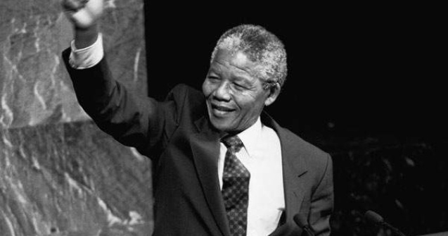 Nelson Mandela a fost operat de calculi biliari
