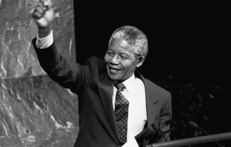 Nelson Mandela a fost operat de calculi biliari
