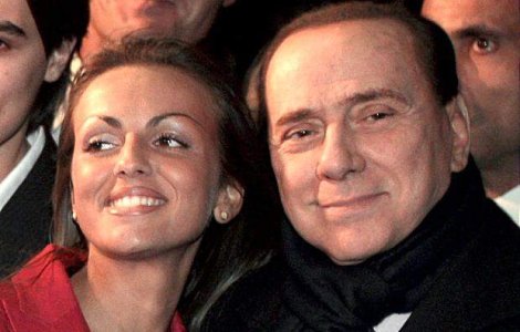 Berlusconi s-a logodit cu o prezentatoare TV mai tanara cu 49 de ani