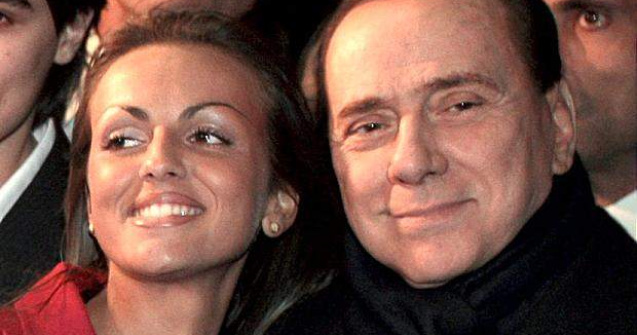 Berlusconi s-a logodit cu o prezentatoare TV mai tanara cu 49 de ani