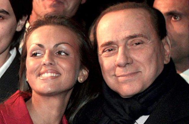 Berlusconi s-a logodit cu o prezentatoare TV mai tanara cu 49 de ani