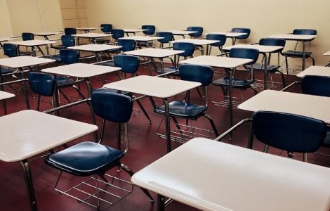 Scolile din Romania, OBLIGATE sa organizeze programe de educatie sexuala