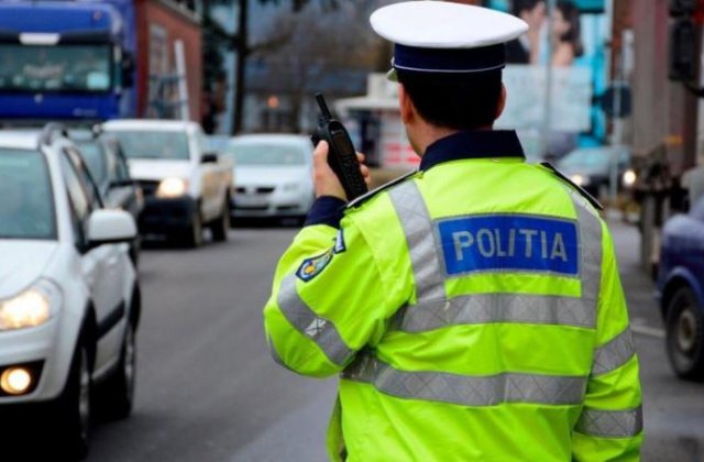 Copil de 14 ani, retinut dupa ce a fost prins la volan. Conducea o masina cu numere false