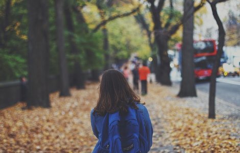Fiica unei femei testata pozitiv cu coronavirus a mers la scoala pana ieri
