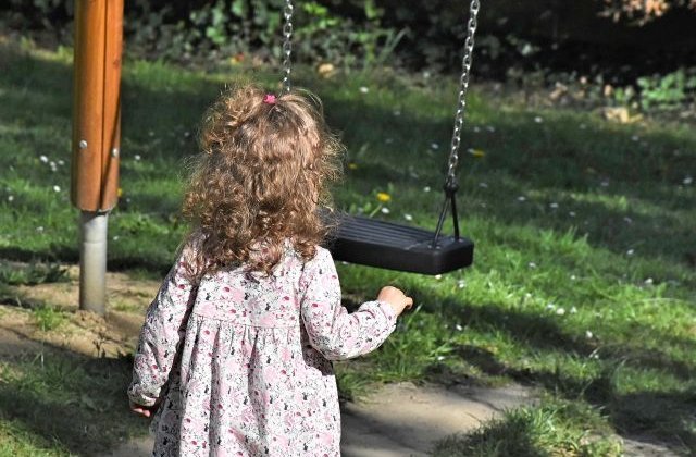 Ministerul Sanatatii recomanda copiilor sa evite locurile de joaca aglomerate