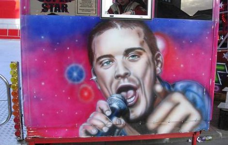 Robbie Williams si Whitney Huston, in locul lui Michael