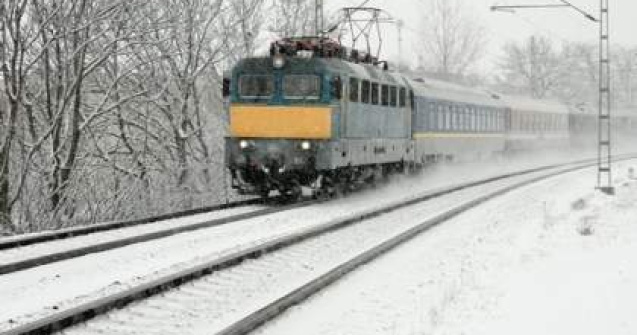 CFR Calatori: 17 trenuri, anulate din cauza avertizarilor de ninsori si vant