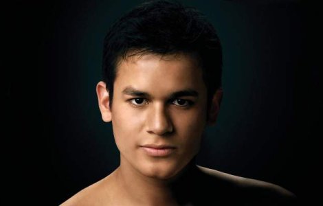 Un actor din "Twilight" a fost arestat dupa ce a urinat in aeroport