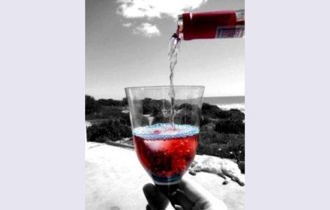 Un pahar de vin rosu pe zi previne si combate inflamatiile