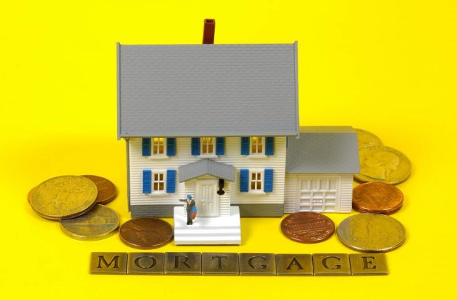 Intesa Sanpaolo, start la "Prima Casa": Venit minim de 450 lei si maxim 3 codebitori