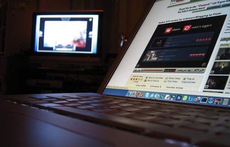 Cine se lupta cu YouTube in Romania