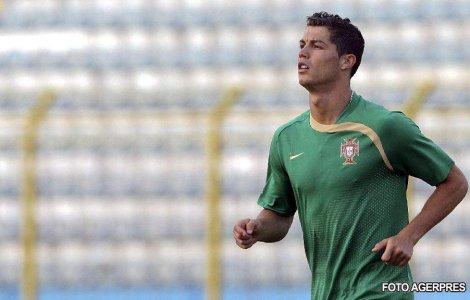 Cristiano Ronaldo si-a asigurat picioarele
