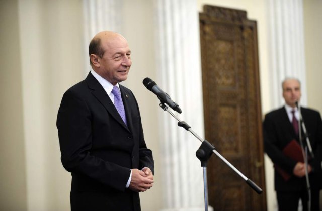 Basescu, invitat la sedinta de investire a Guvernului