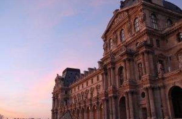 Muzeul Luvru a inregistrat un numar record de vizitatori in 2012