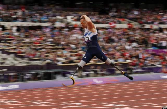 10 momente care ne-au redat increderea in rasa umana in 2012