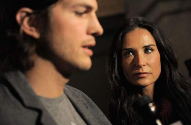 Ashton Kutcher a intentat divort, la un an de la despartirea de Demi Moore