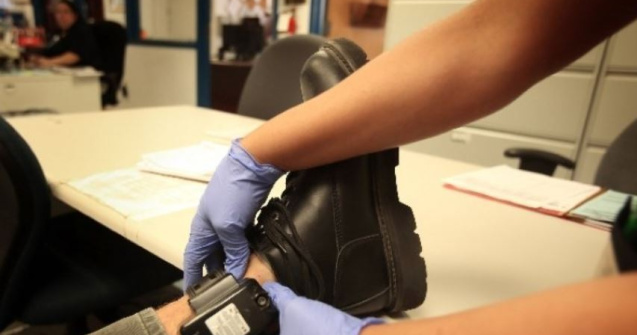 Propunere PMP: cei aflati in carantina ar putea purta bratari electronice