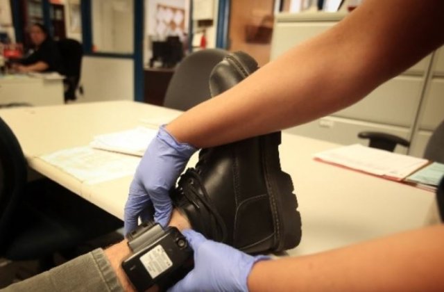 Propunere PMP: cei aflati in carantina ar putea purta bratari electronice