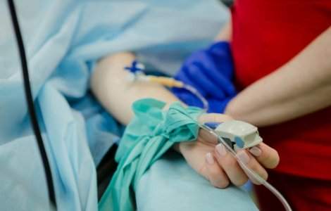 Sute de studenti de la Medicina s-au oferit voluntari ca sa-i ajute pe medici
