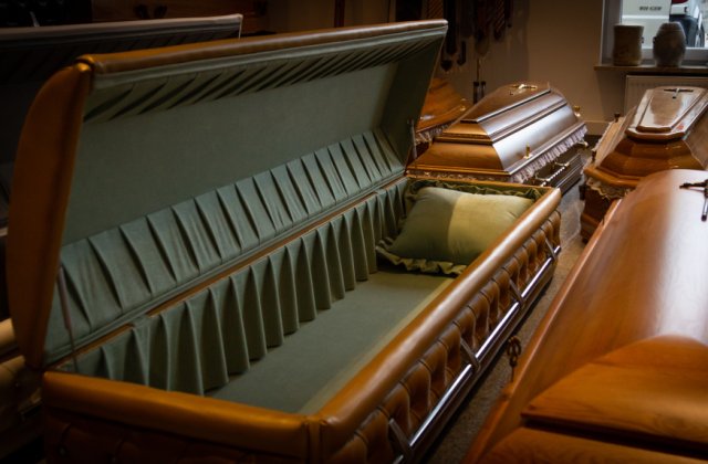 Imagini tragice in italia: convoi al armatei cara sicriele decedatilor. "O generatie a murit in doua saptamani"