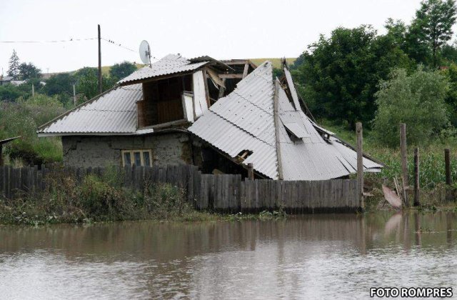 Cod galben de inundatii in 17 judete din tara