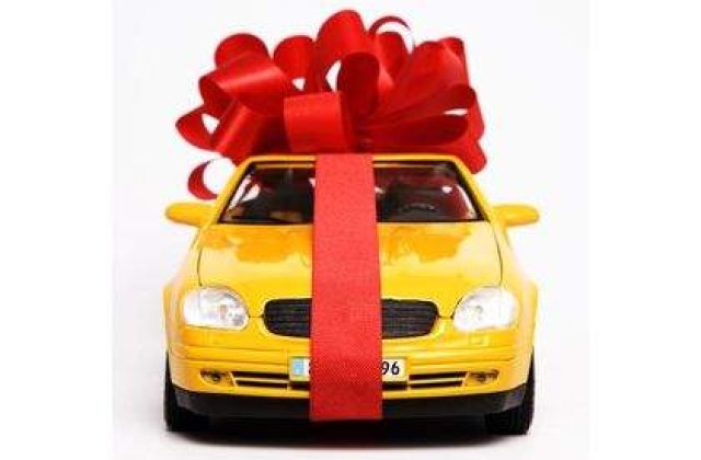 Bonus de criza: Fratii Negoita ofera o masina la cumpararea unui apartament