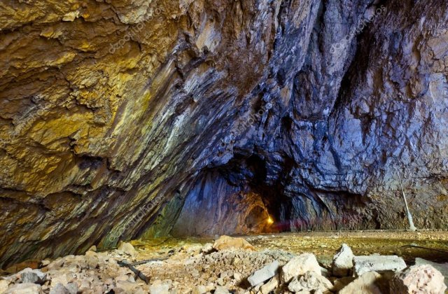 VIDEO Sapte persoane disparute au fost gasite intr-o pestera din Dambovita. Ce faceau acolo