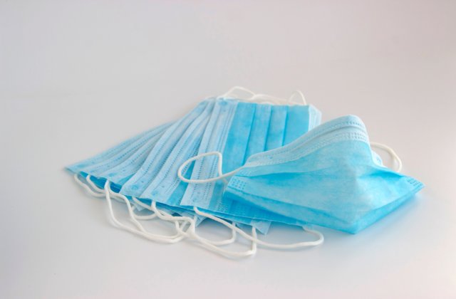 Ministerul Sanatatii: "Mastile fabricate manual sau din panza/bumbac/tifon NU protejeaza impotriva COVID-19"