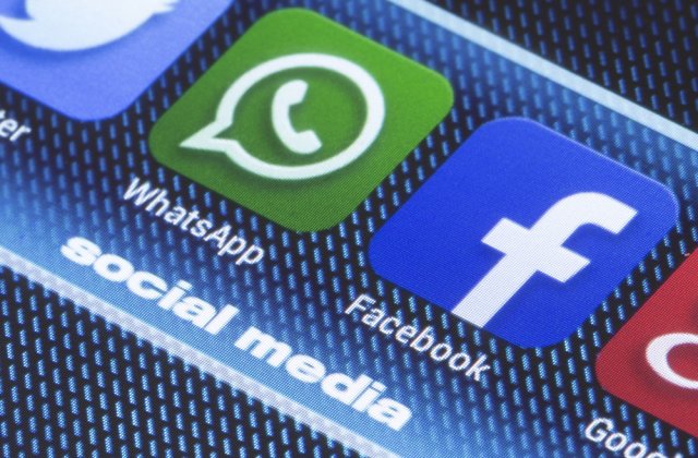Facebook, companie detinatoare a platformei WhatsApp, nu poate opri raspandirea stirilor false