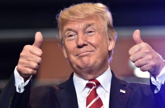 Donald Trump: "Hidroxiclorochina si Azitromicin, luate impreuna, au o sansa reala" impotriva coronavirusului