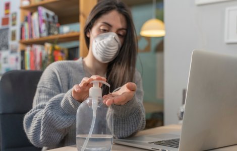 Toxicolog: Multi romani se polueaza in propria casa prin obiceiuri nesanatoase