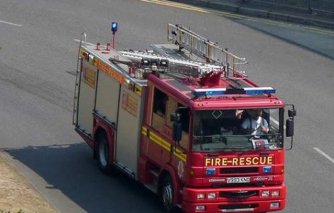 Opt raniti dupa ce motorul unui avion a luat foc pe un aeroport din Paris