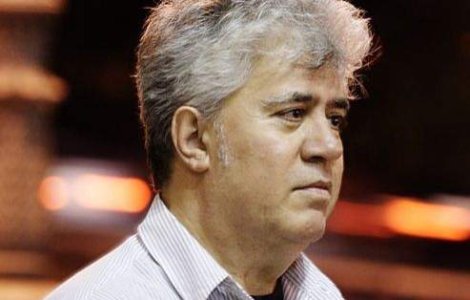Almodovar critica modelul familiei promovat de Vatican