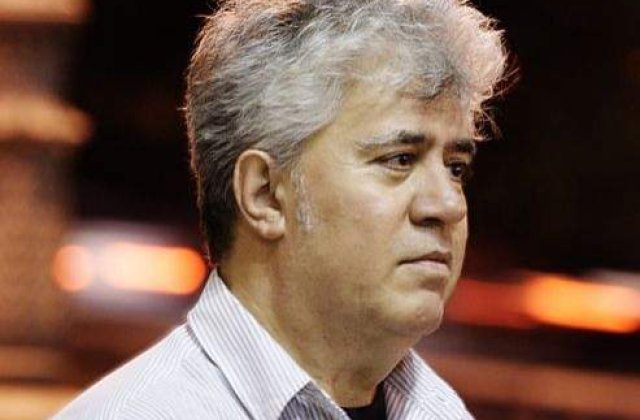 Almodovar critica modelul familiei promovat de Vatican