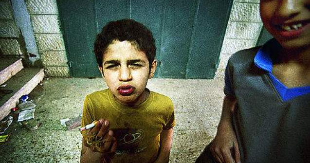 VIDEO: Cel mai tanar fumator din lume