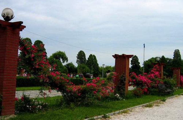 Oprescu vrea sa umple parcurile cu biblioteci, panouri in Braille si pasari exotice