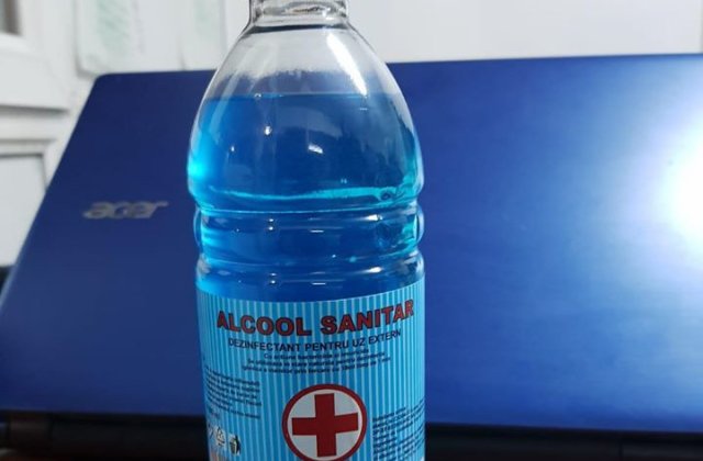 [VIDEO] Romanii profita de criza provocata de COVID-19: lichidul de parbriz, vandut drept spirt medicinal