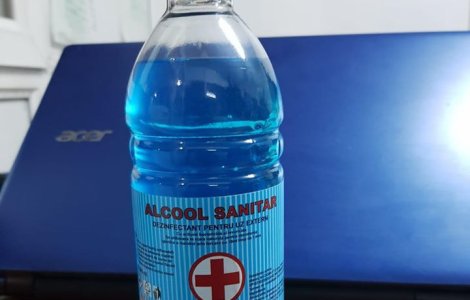 Romanii profita de criza COVID-19: lichidul de parbriz, vandut drept spirt
