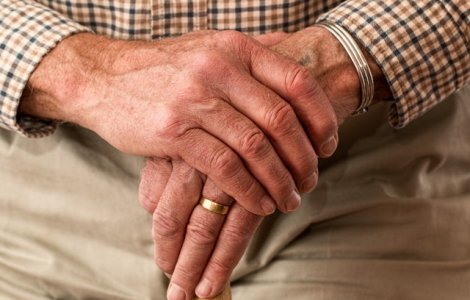 DOCUMENT. Ordonanta Militara 3. Cand pot iesi varstnicii din casa