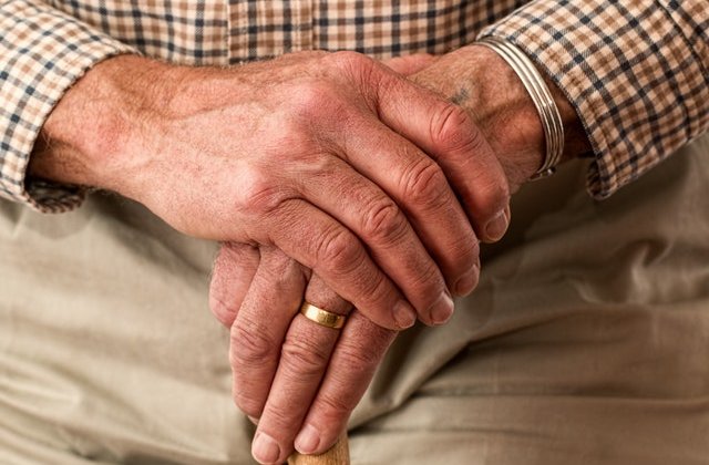 DOCUMENT. Ordonanta Militara 3. Cand pot iesi varstnicii din casa