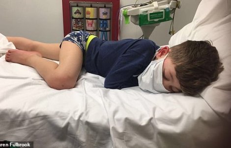 Întrebarea sfâșietoare a unui băiețel de 5 ani cu COVID-19: ”Mami, o să mor?”